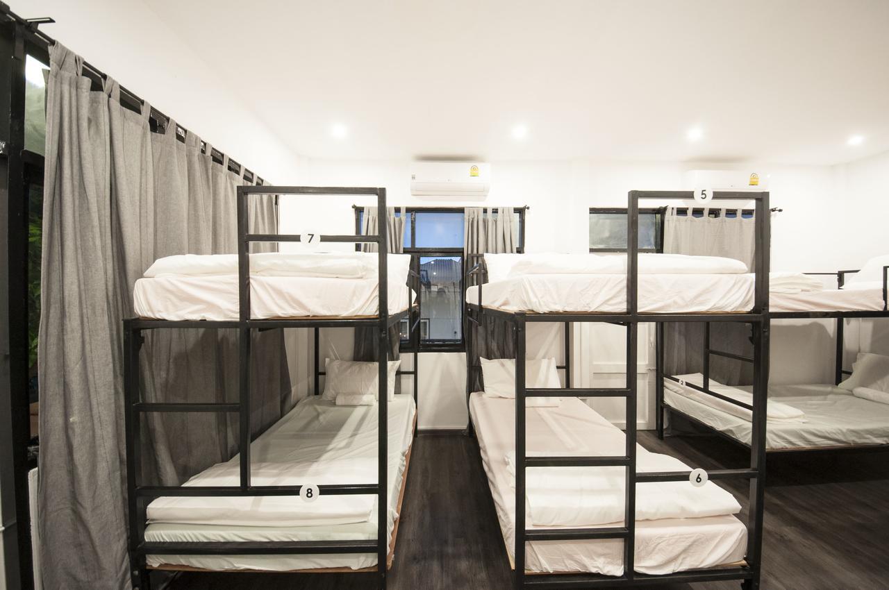 The Hidden House Hostel Bangkok Exterior photo