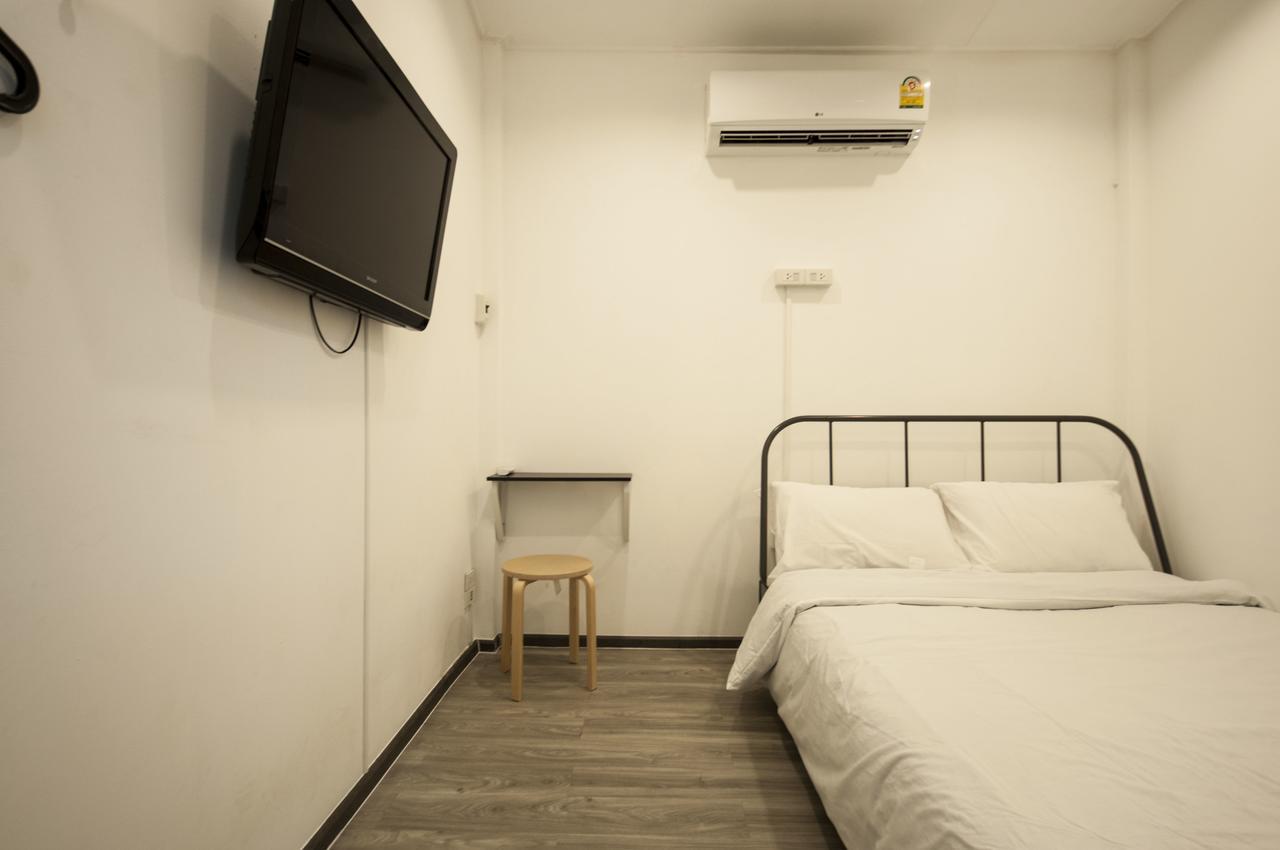The Hidden House Hostel Bangkok Exterior photo
