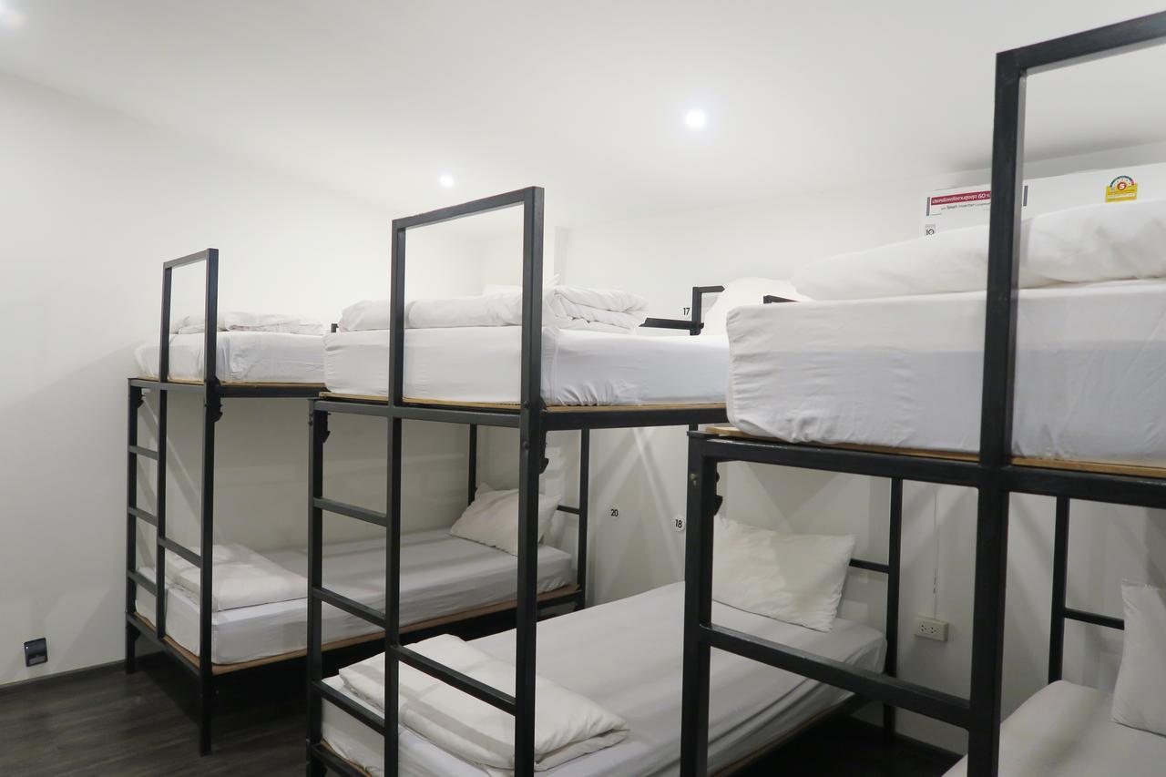 The Hidden House Hostel Bangkok Exterior photo
