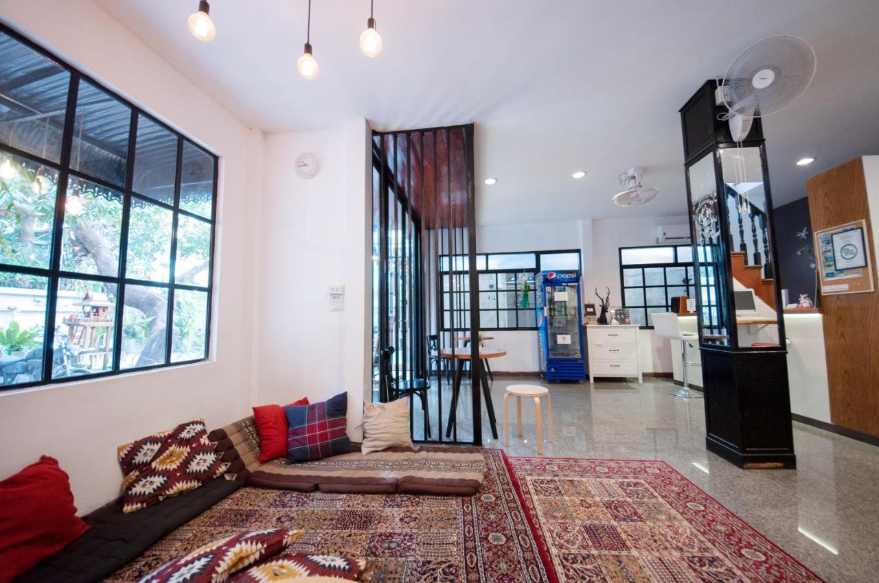 The Hidden House Hostel Bangkok Exterior photo