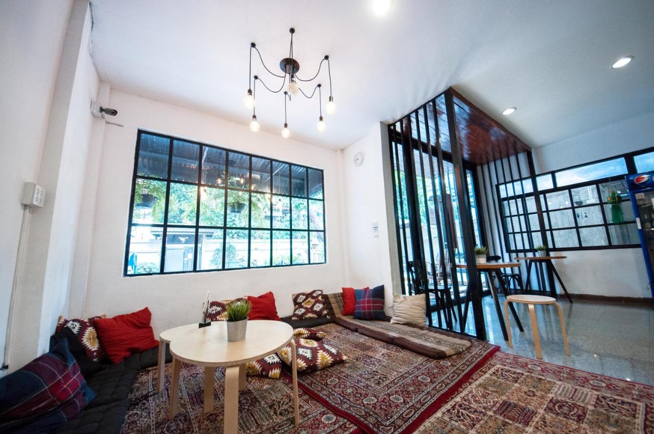 The Hidden House Hostel Bangkok Exterior photo