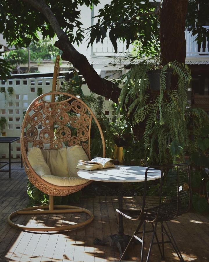 The Hidden House Hostel Bangkok Exterior photo